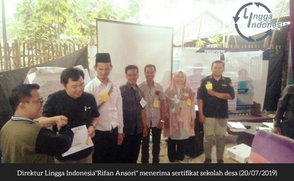 Prihatin Dengan Maraknya Kades Tersangkut Korupsi, "Sekolah Desa" Digelar dirut lingga indonesia menerima sertifikat Sekolah Desa