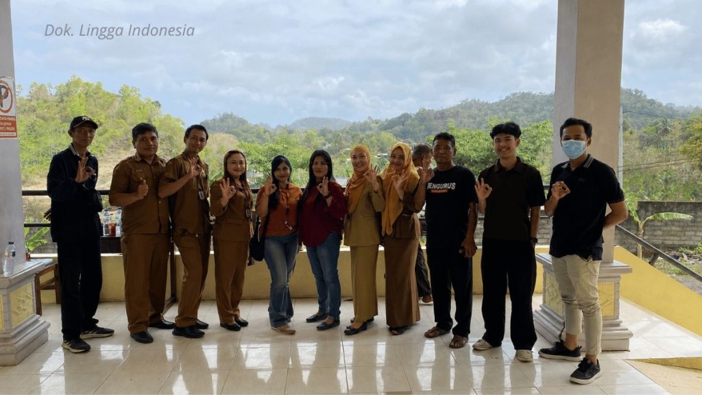 Jemput Bola di Sendang Biru: Langkah Nyata Memutus Stigma dan Rantai HIV untuk Kabupaten Malang Sesi foto bareng Tim Lingga Indonesia, Puskesmas Sitiarjo, dan Pengelola Rusunawa